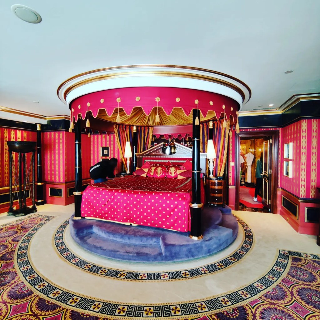 Luxury bedroom, Burj al Arab